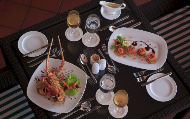 Ngwe Saung Yacht Club & Resort