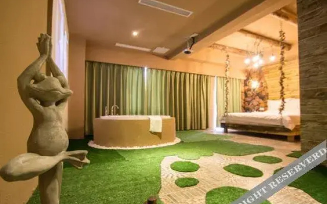 V Theme Theater Hotel  (Chongqing University Town Xijie)