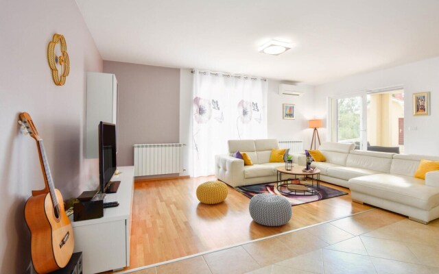 Awesome Home in Dugopolje With Wifi and 4 Bedrooms