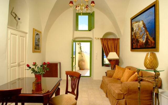 Adamis Majesty Suites