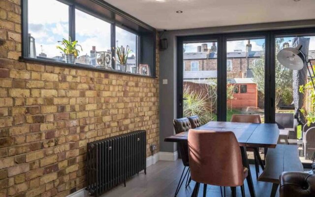 Stylish 2 Bed House In Superb Greenwich Location