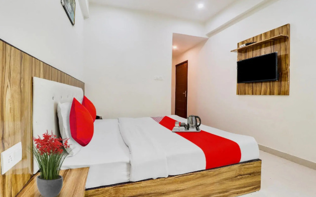 Super OYO 92578 HOTEL LA PLAZO