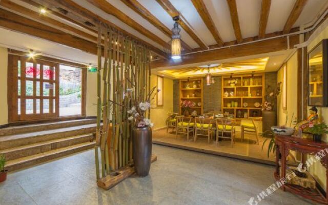 Three Bears Panoramic Beauty Su (Lijiang Ancient City Sifang Street Branch)