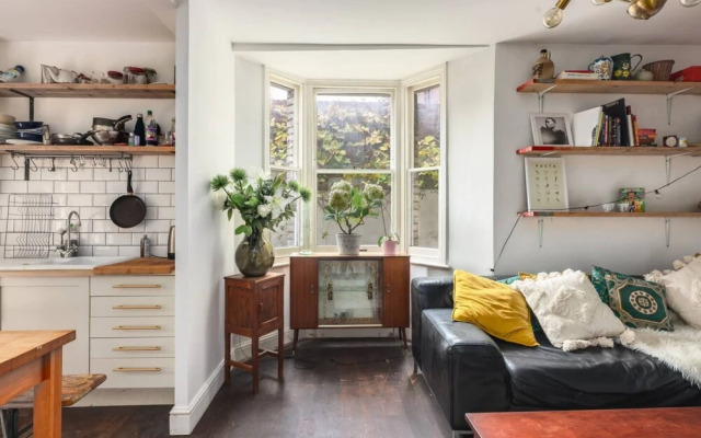 Gorgeous and Vibrant 3 Bedroom Apartment in London