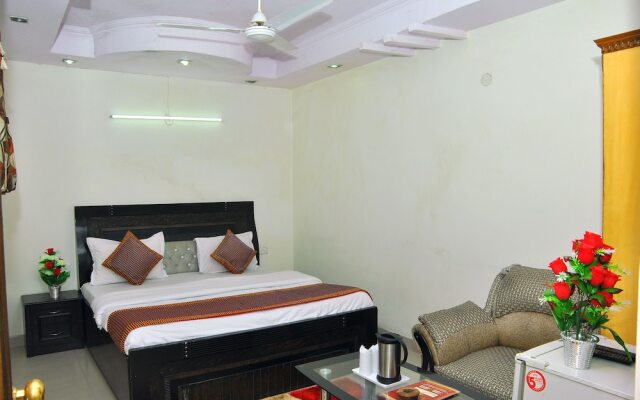 Oyo 44081 Hotel Royal Holidays