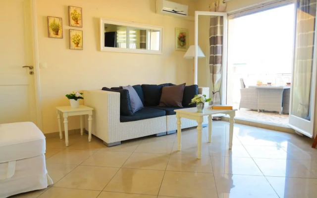 Maison Patrizia Terrasse by Nestor&Jeeves