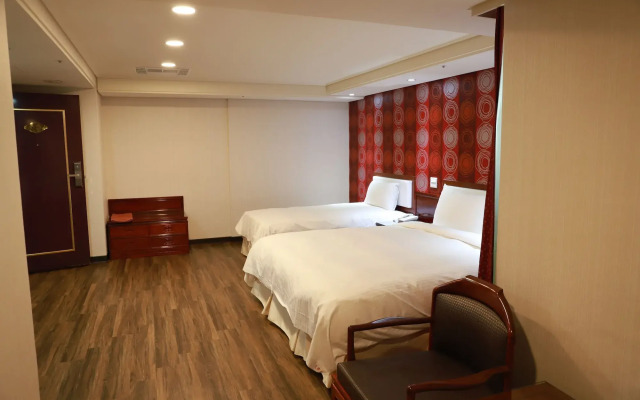 New Plaza Hotel