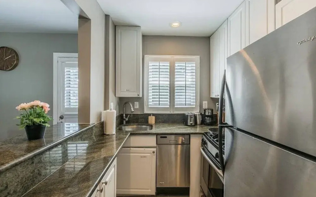 Luxurious 3br 2ba Townhouse with cozy backyard