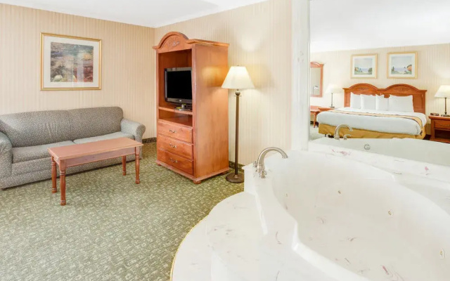 Baymont Inn & Suites Kalamazoo East