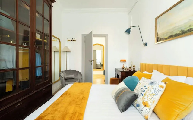 Belle Epoque House of Mirror