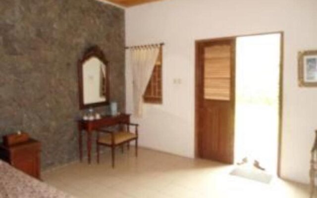 Nasta Inn Trawas