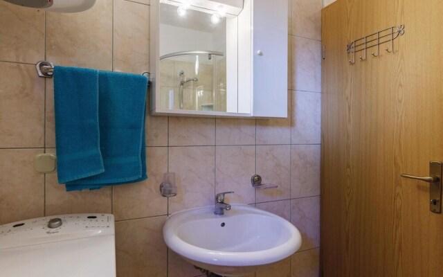Awesome Home in Banjole With Wifi and 1 Bedrooms