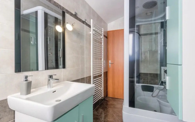 Stunning Home in Fazana With Wifi and 5 Bedrooms