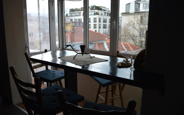 Atelier 9 - Art Mansard Studio