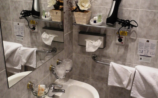 Hotel West