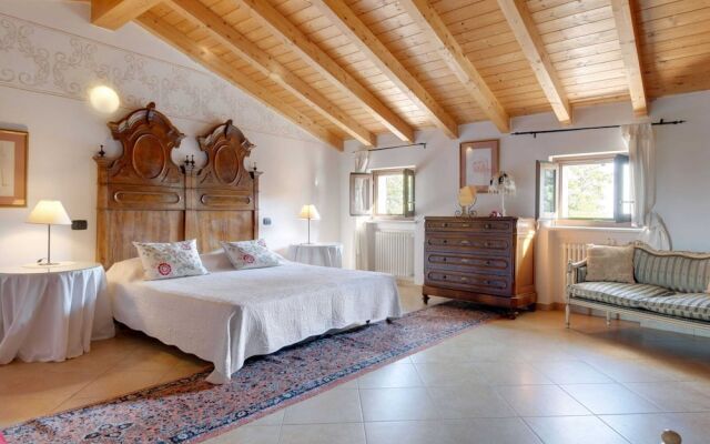 Fabulous Mansion in Pesina Spezie near Lake