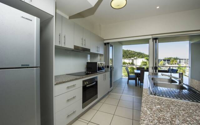 Beachside Magnetic Harbour Holiday Apartments