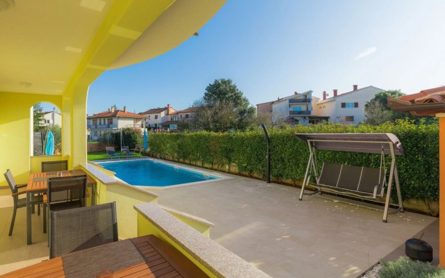 Linden Tree Pula in Pula