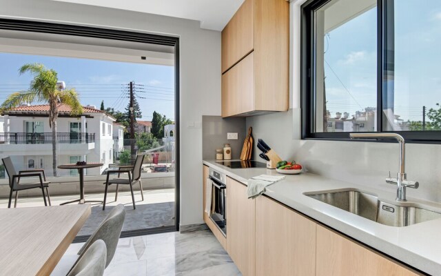 Sanders Olive - Chic 2-bdr Apt With Shared Pool