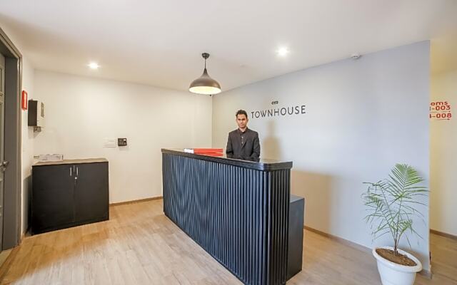 OYO Townhouse 213 Artemis Hospital