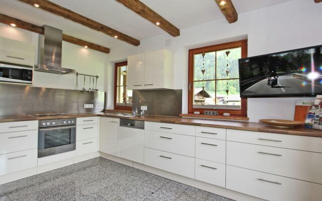 Plush Farmhouse in Ramsau im Zillertal near Ski Area