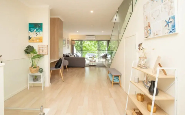 Generous 2-bed Townhouse With A Private Balcony