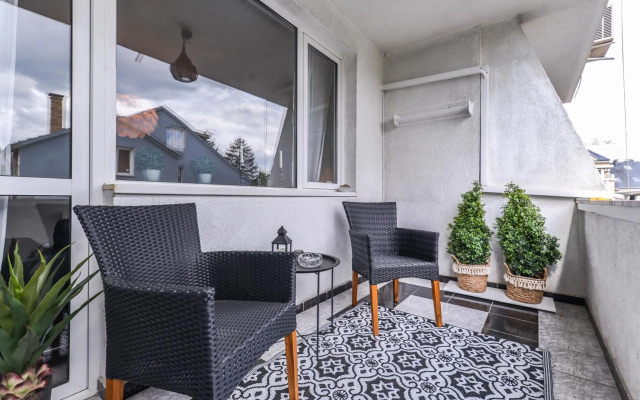 66 Apartment - Stylish Two Bedroom in Lozenets District