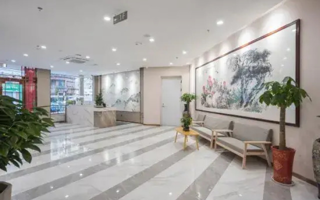 Ease Hotel (Weihai Huayuan Middle Road Municipal Government)