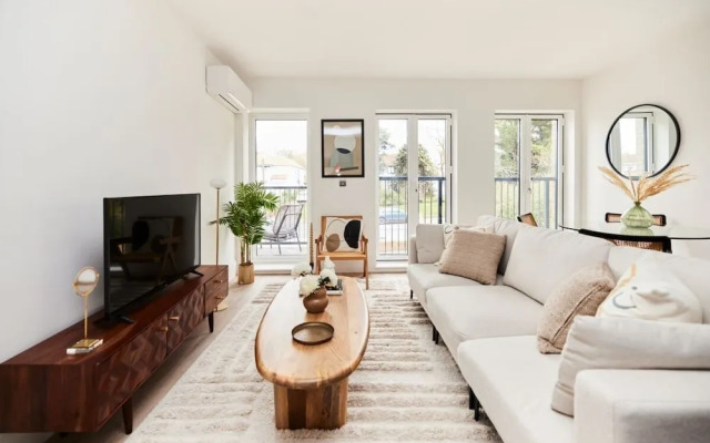 The Wembley Park Gem - Lovely 2bdr Flat With Balcony