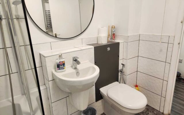 Grays Apartment With City Views Lakeside Shopping