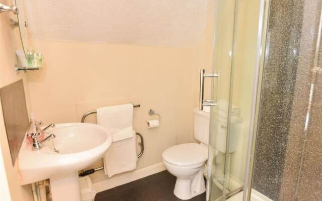 Hollies Guest House