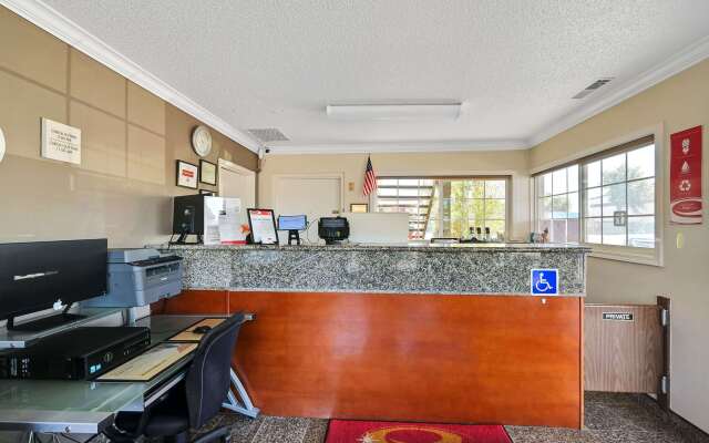 Econo Lodge Woodland near I-5