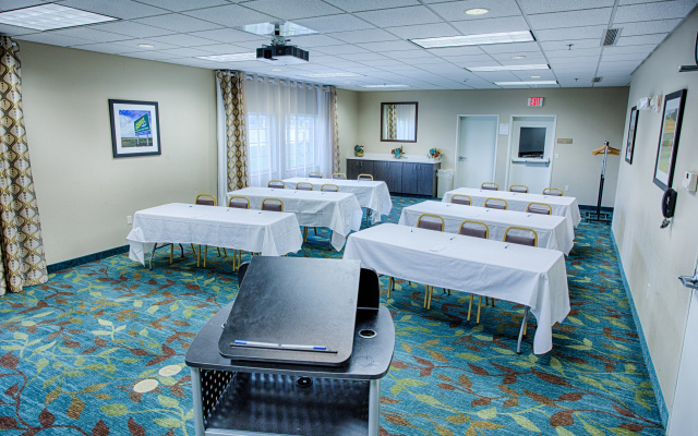 Candlewood Suites Fargo-N. Dakota State University by IHG