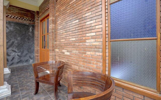 OYO Life 92030 Ef Palm Guest House Family