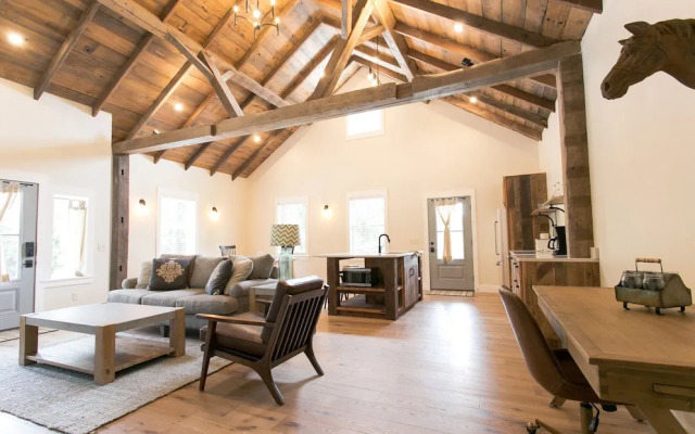Pine Cove Lodging