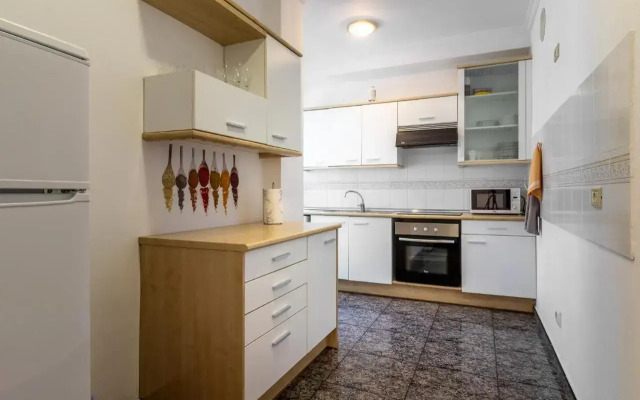 Flatguest Cicer - 3BDR + Balcony + Beach