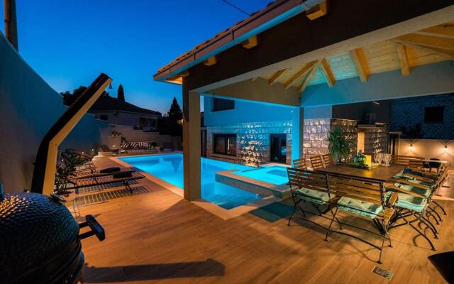 Gorgeous Villa in Dubrovnik with Swimming Pool