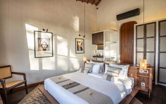 Stunning Villas Complex, 12 BR, Canggu With Staff