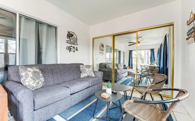 Sunroom, Fireplace: Lakefront Branson Condo