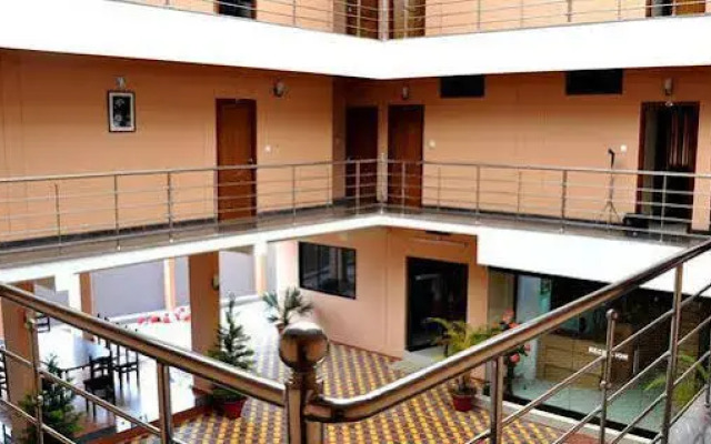 OYO 10069 Peter's Hill View Residency