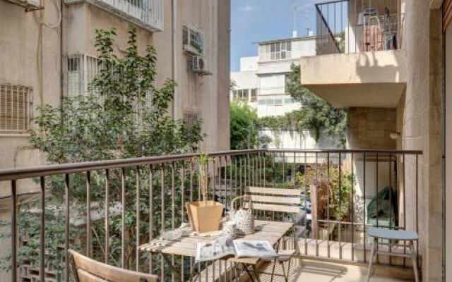 TLV2RENT Unique Dizengof Apartment