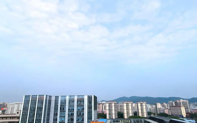 Lavande Hotel (Shenzhen Airport, Fuyong Metro Station)
