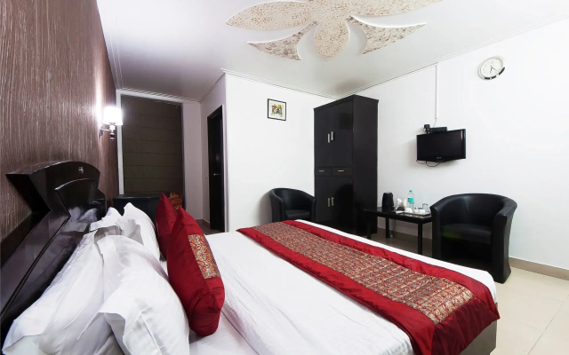 ADB Rooms Hotel Noratan Palace