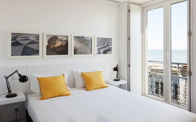 Hello Lisbon Santa Apolónia