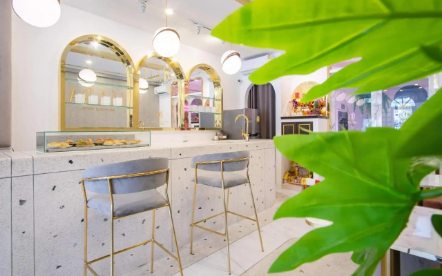 Isara Boutique Hotel and Cafe