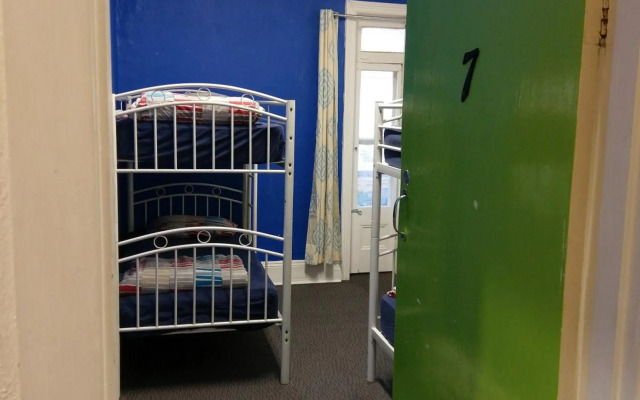Adelaide Travellers Inn - Hostel