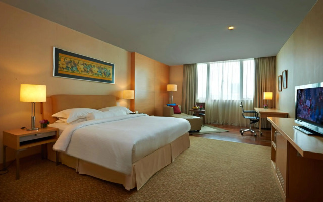 Royale Chulan The Curve