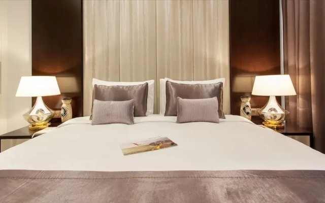 Upper Crest by Staycae