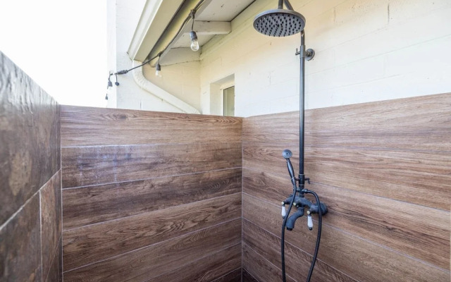 Scottsdale Waltann 3 Bedroom Home by RedAwning