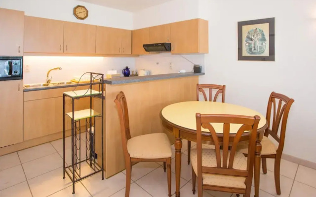 Apartment Near Zeedijk With Sea View